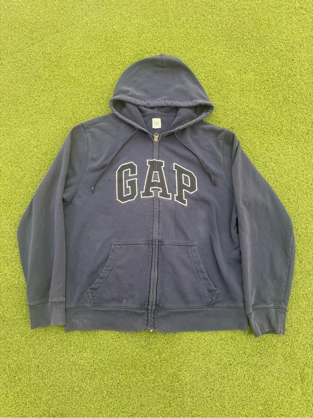 MODERN SKATER SLIGHTLY DISTRESSED BLUE HOODED GAP SPELLOUT ZIP UP HOODIE